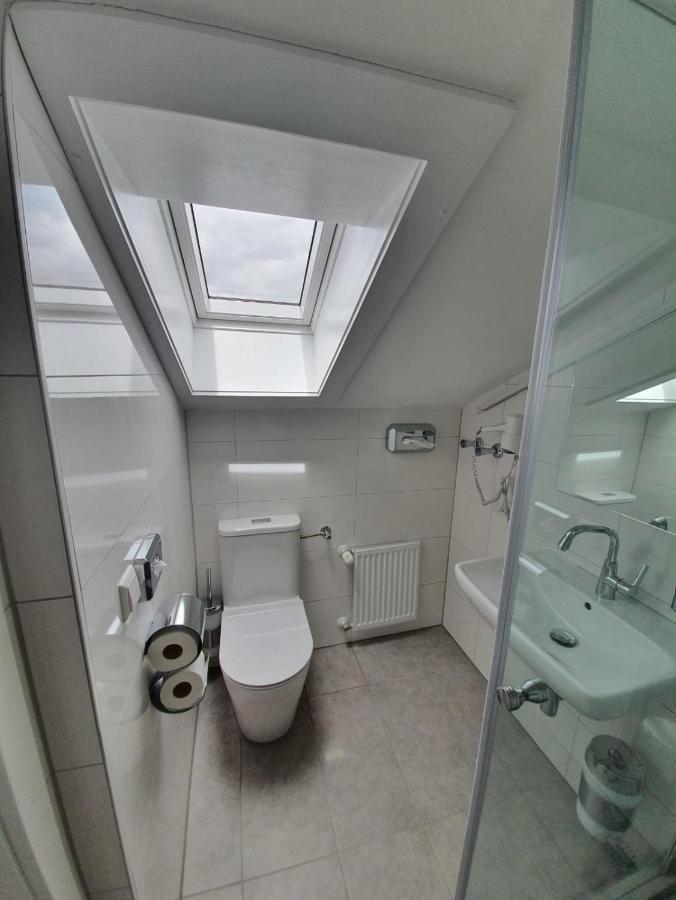 Habitación Individual con ducha y aseo compartidos