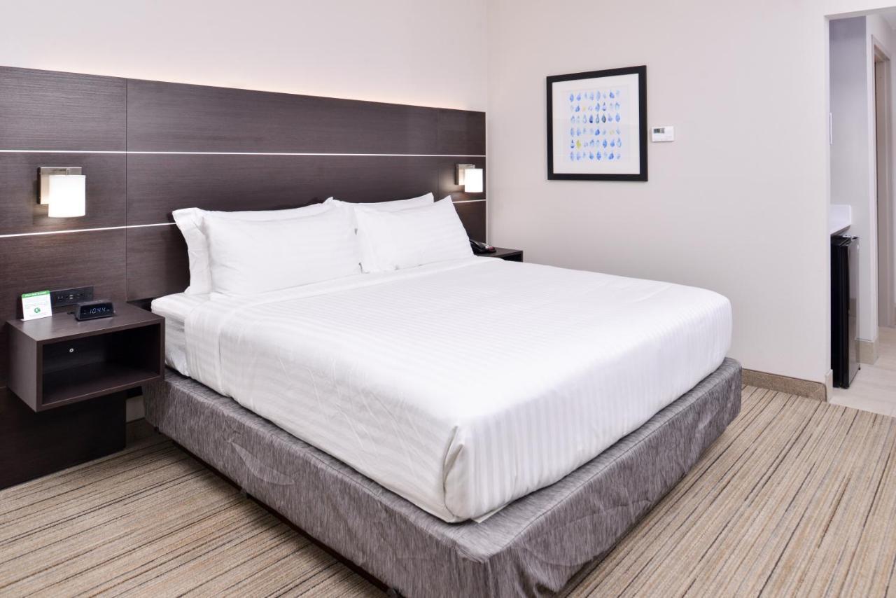 Standard King Room - Communications Accessible