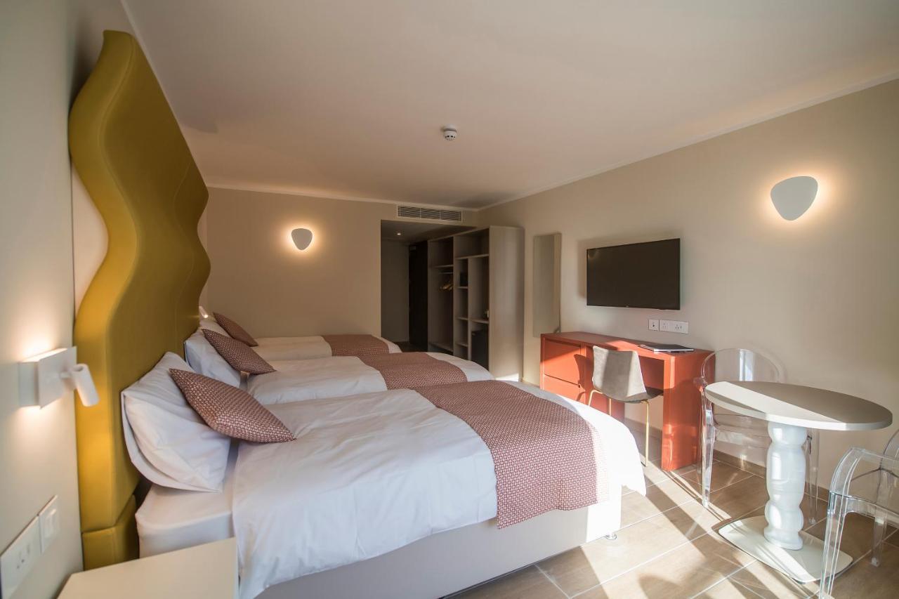 Triple Room with Side Sea View,1435580323:JPEG