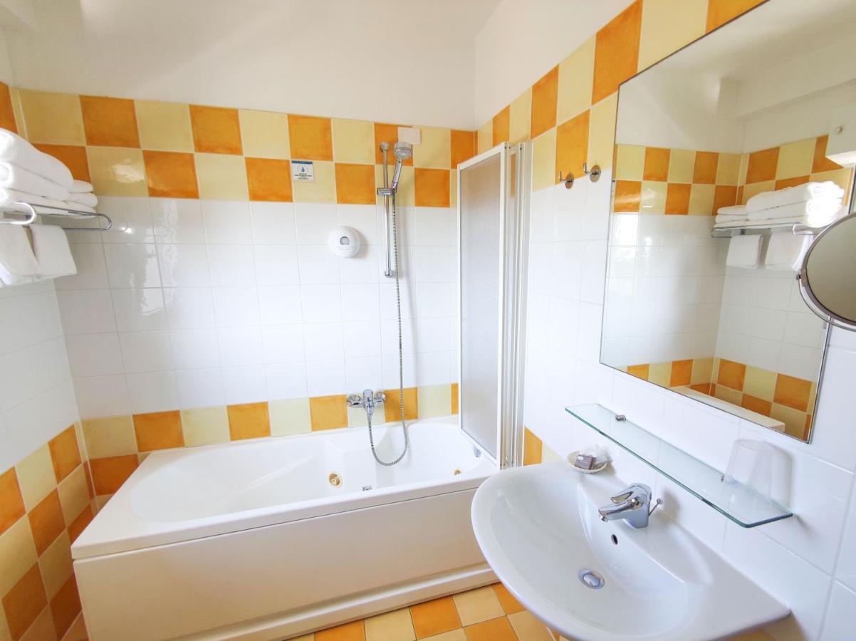 Familiensuite mit Balkon