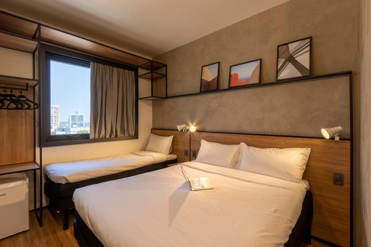 Quarto com Cama de Casal e 1 de Solteiro