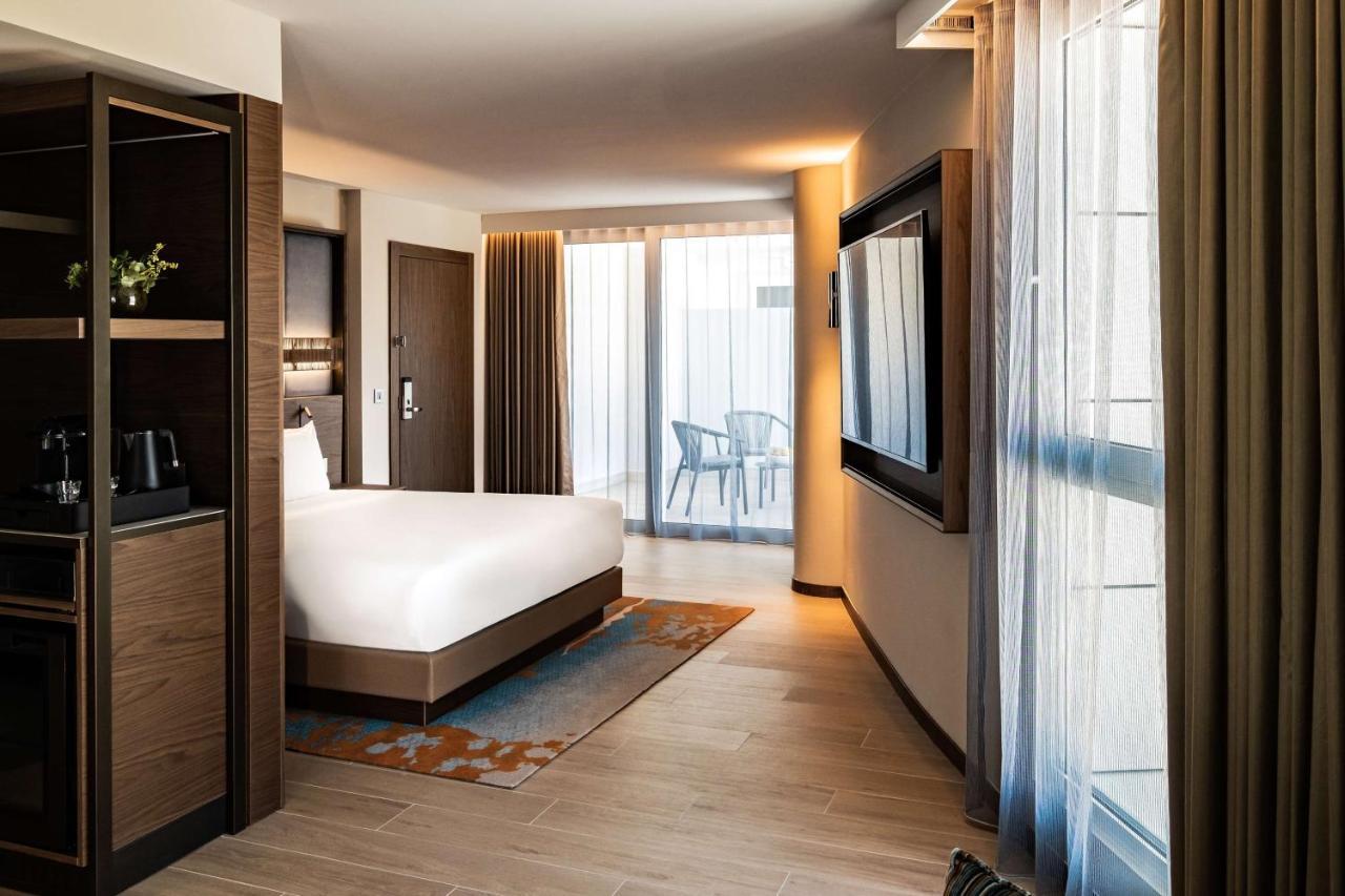 Regency King Suite with Balcony and Pjazza View
