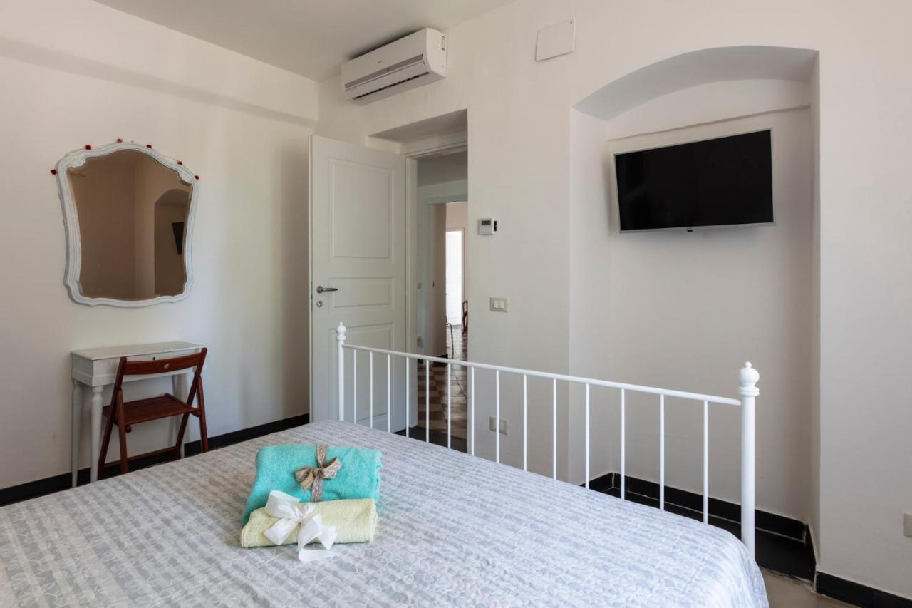 Zimmer mit Queensize-Bett und Gemeinschaftsbad