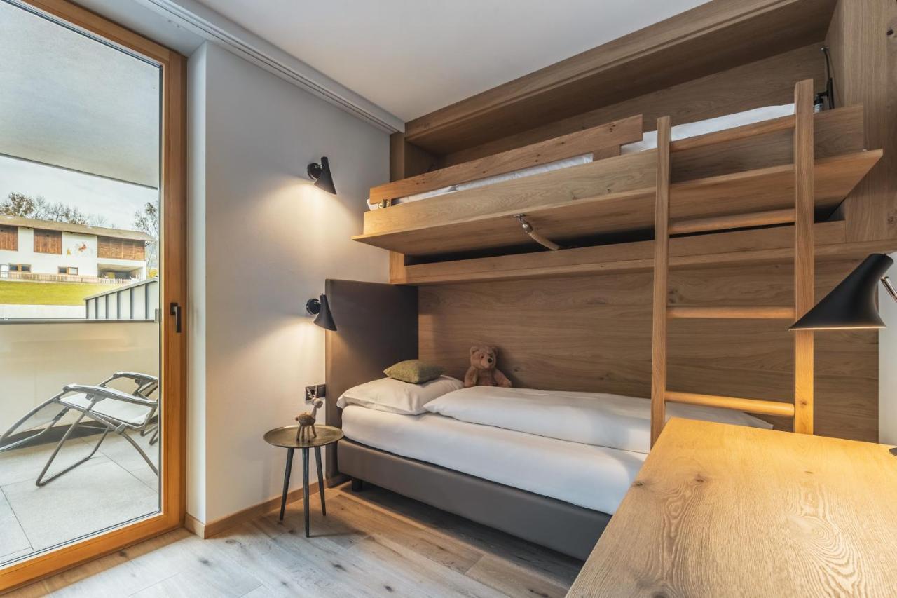 Apartment with Balcony,1066516381:JPEG