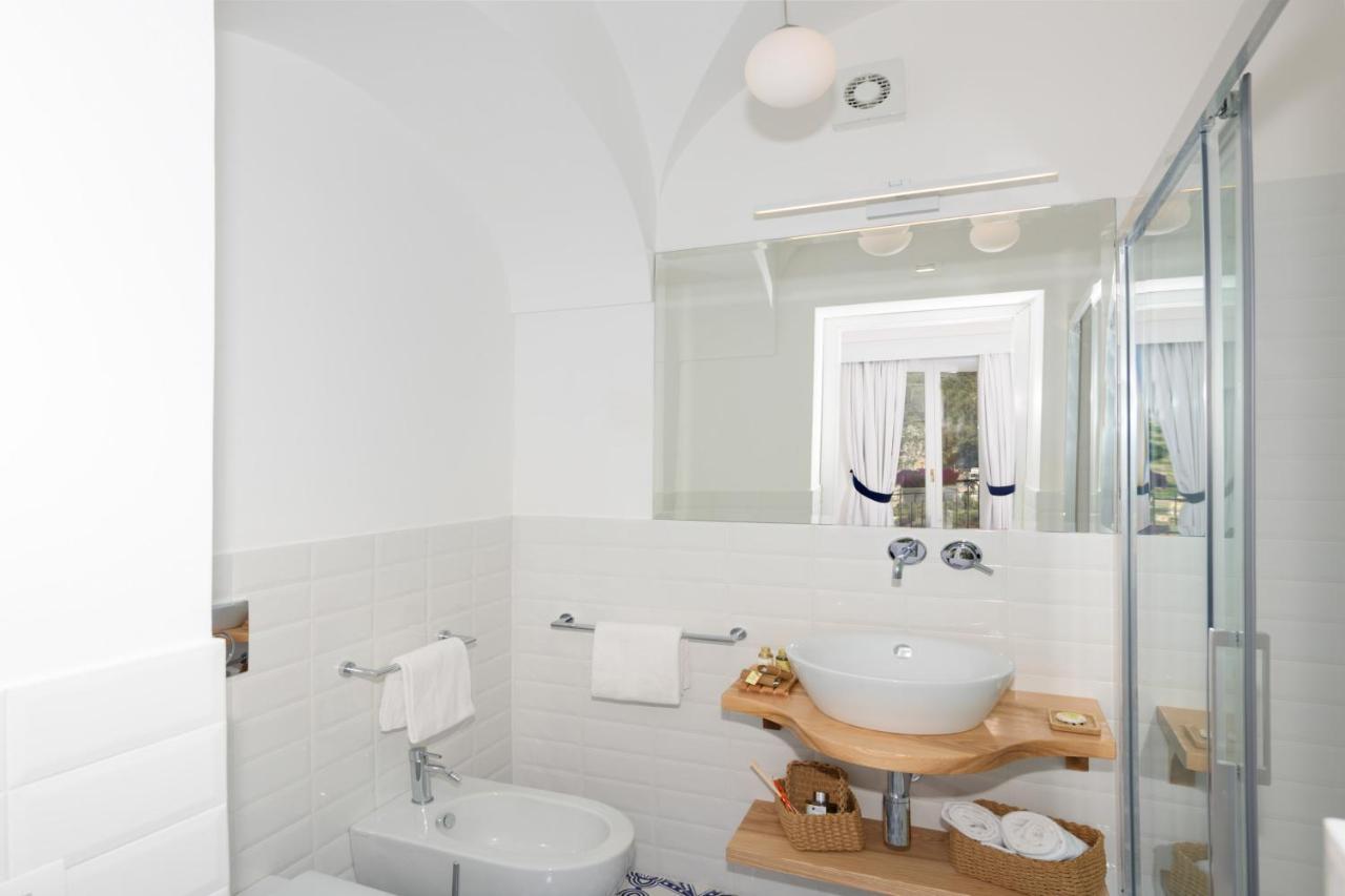 Deluxe Suite with Spa Bath