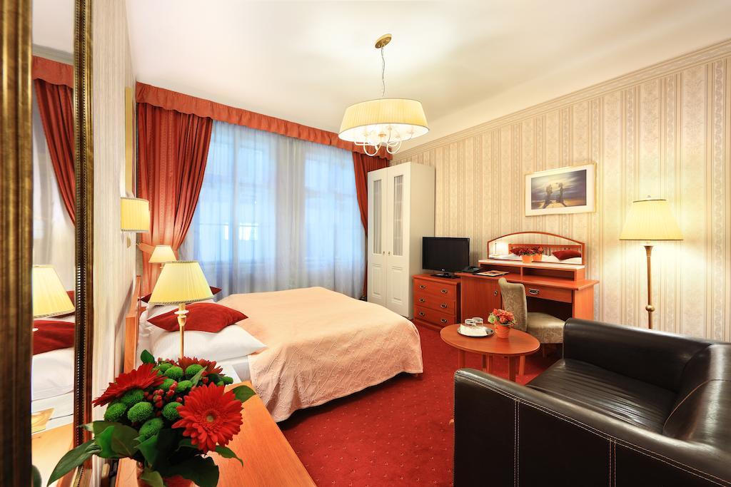 Chambre Double ou Lits Jumeaux avec Petit-déjeuner