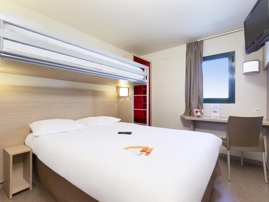 Chambre Triple (1 Lit Double et 1 Lit Simple)