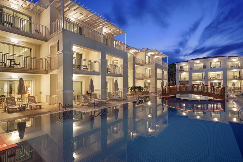 Lake House Room with Pool View