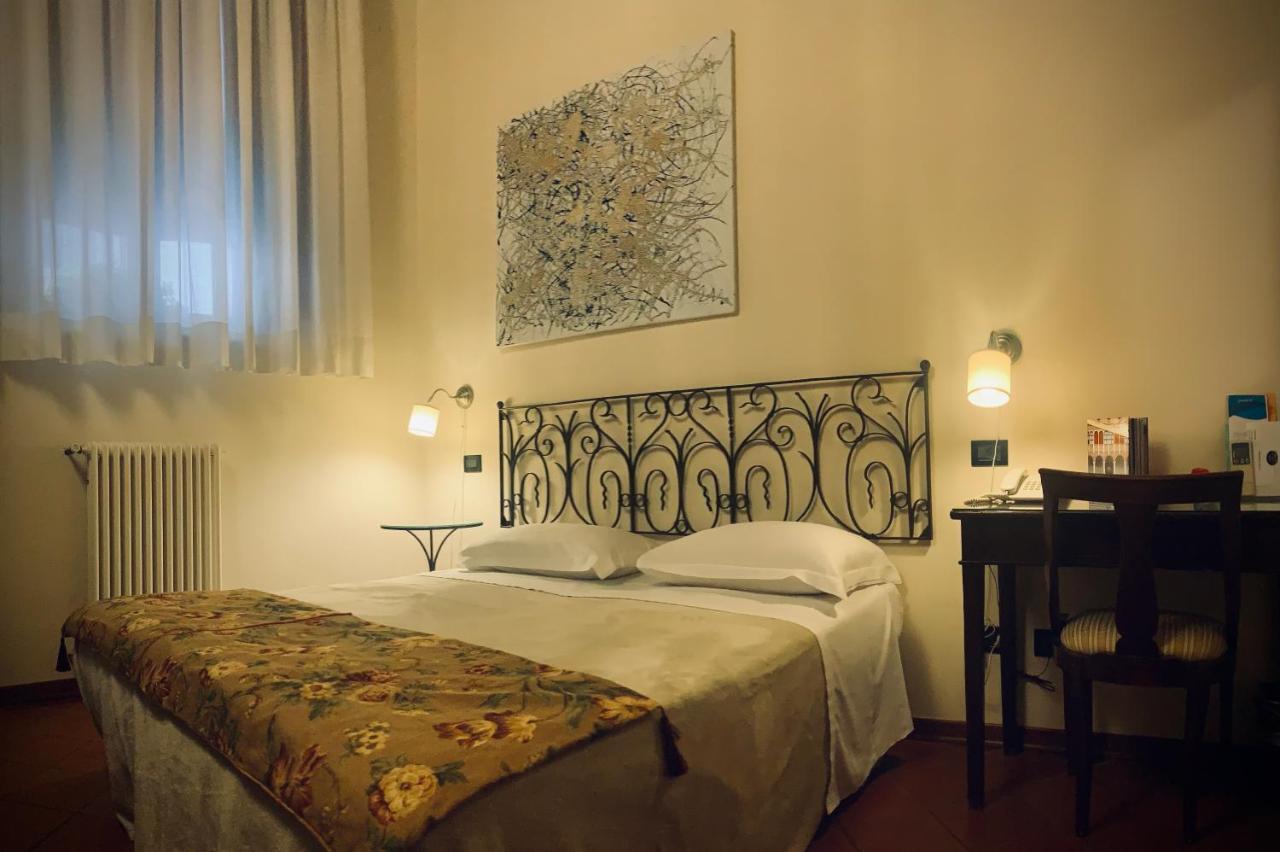 Camera Matrimoniale Economy con Letto a Una Piazza e Mezza