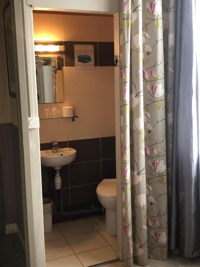 Einzelzimmer mit Gemeinschaftsbad