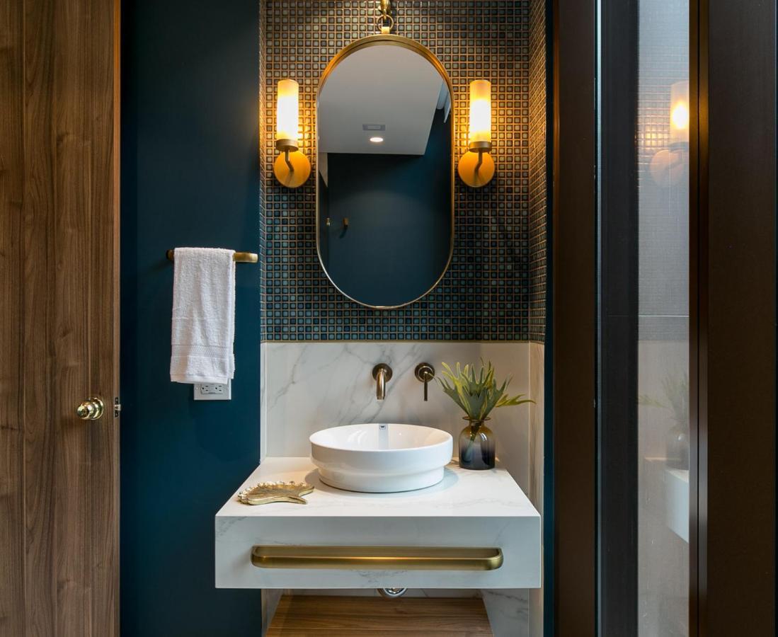 Corner King Suite