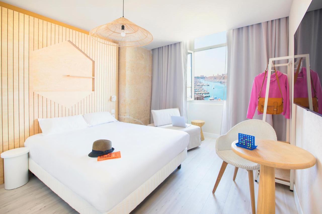 Cocoon Family Room - Old Port View