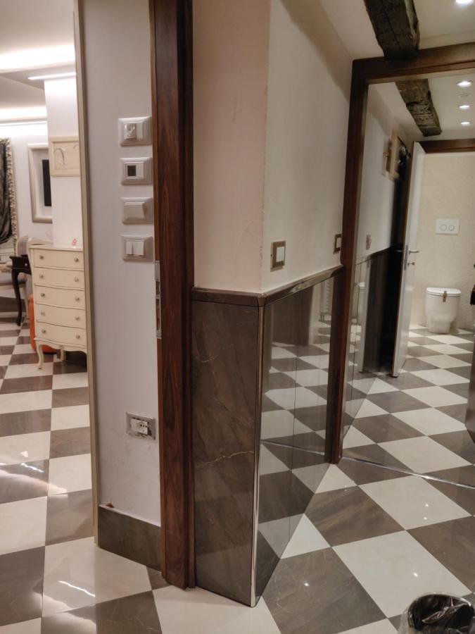 Suite,1169993320:JPEG