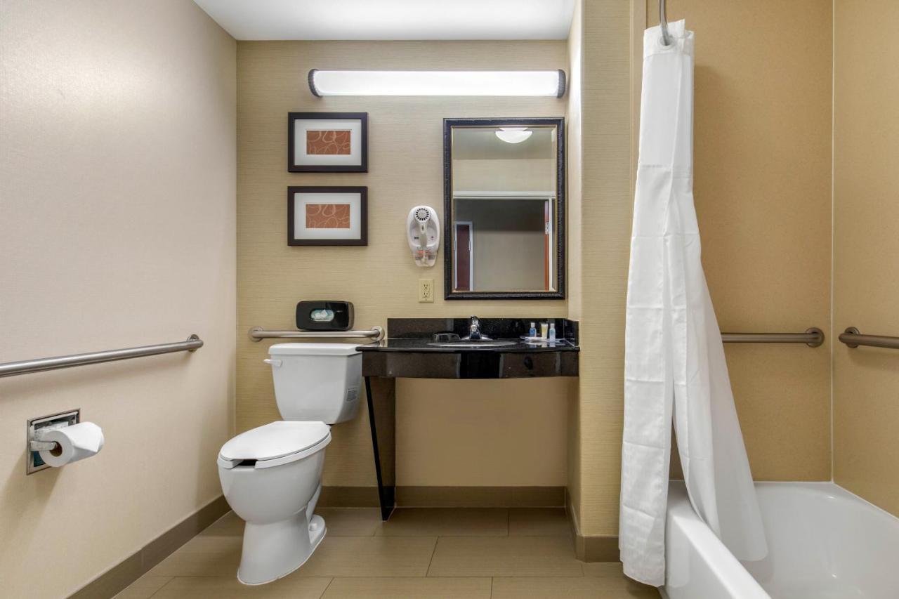 King Suite - Accessible/Non-Smoking