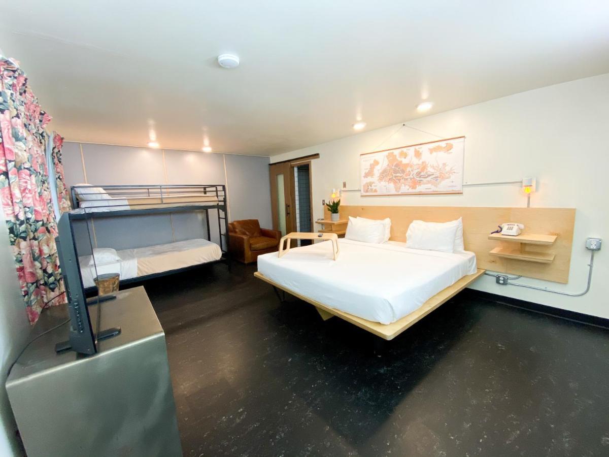 Family Room - Non-Pet Friendly