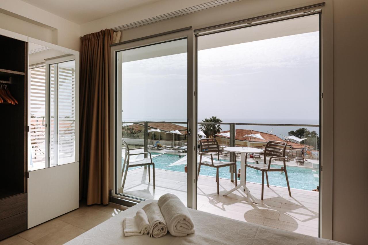 Deluxe Triple Room with Sea View