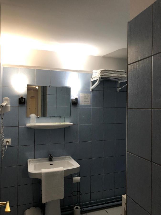 Dreibettzimmer mit Badewanne