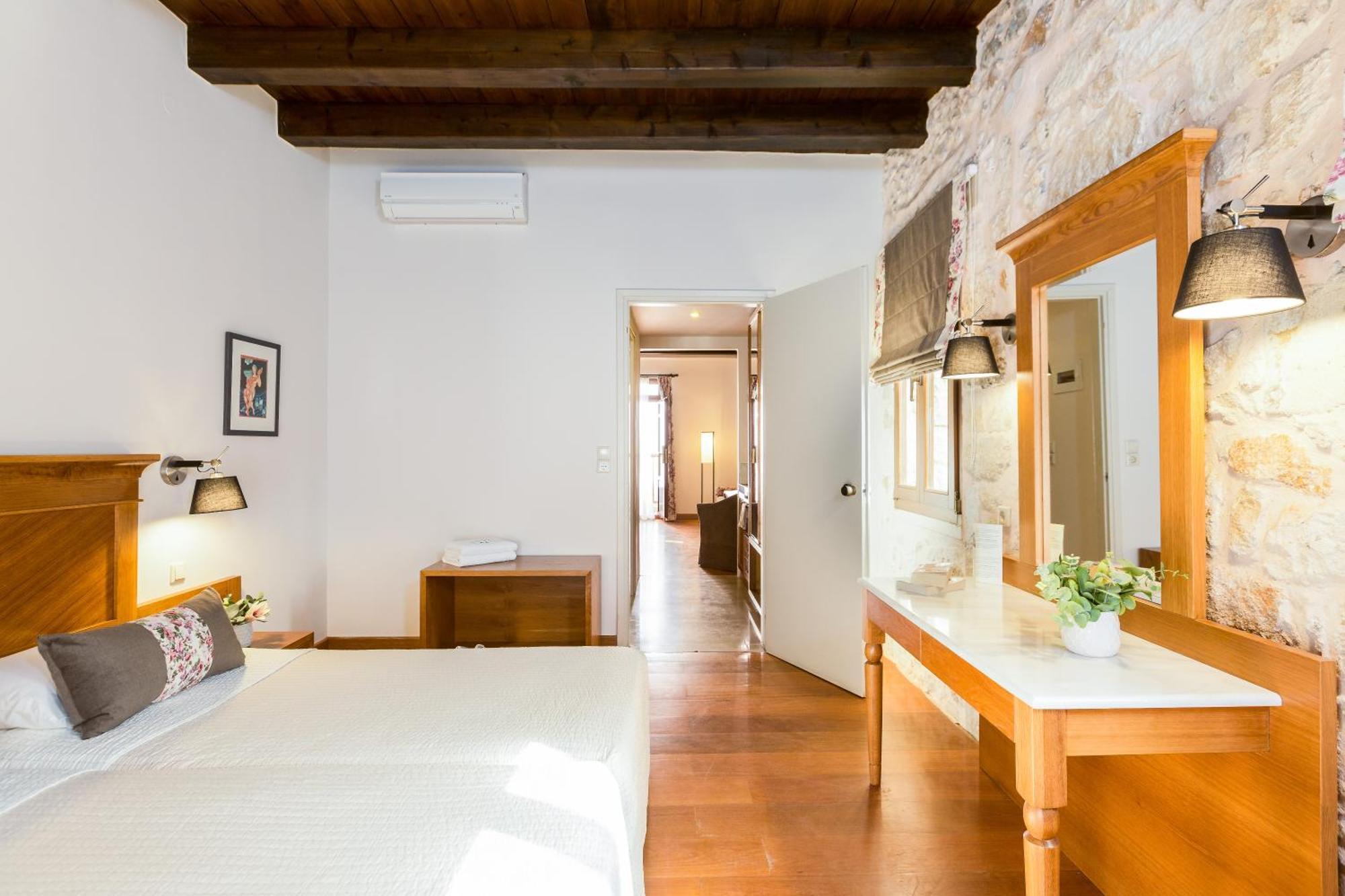 One-Bedroom Apartment,1415790729:JPEG
