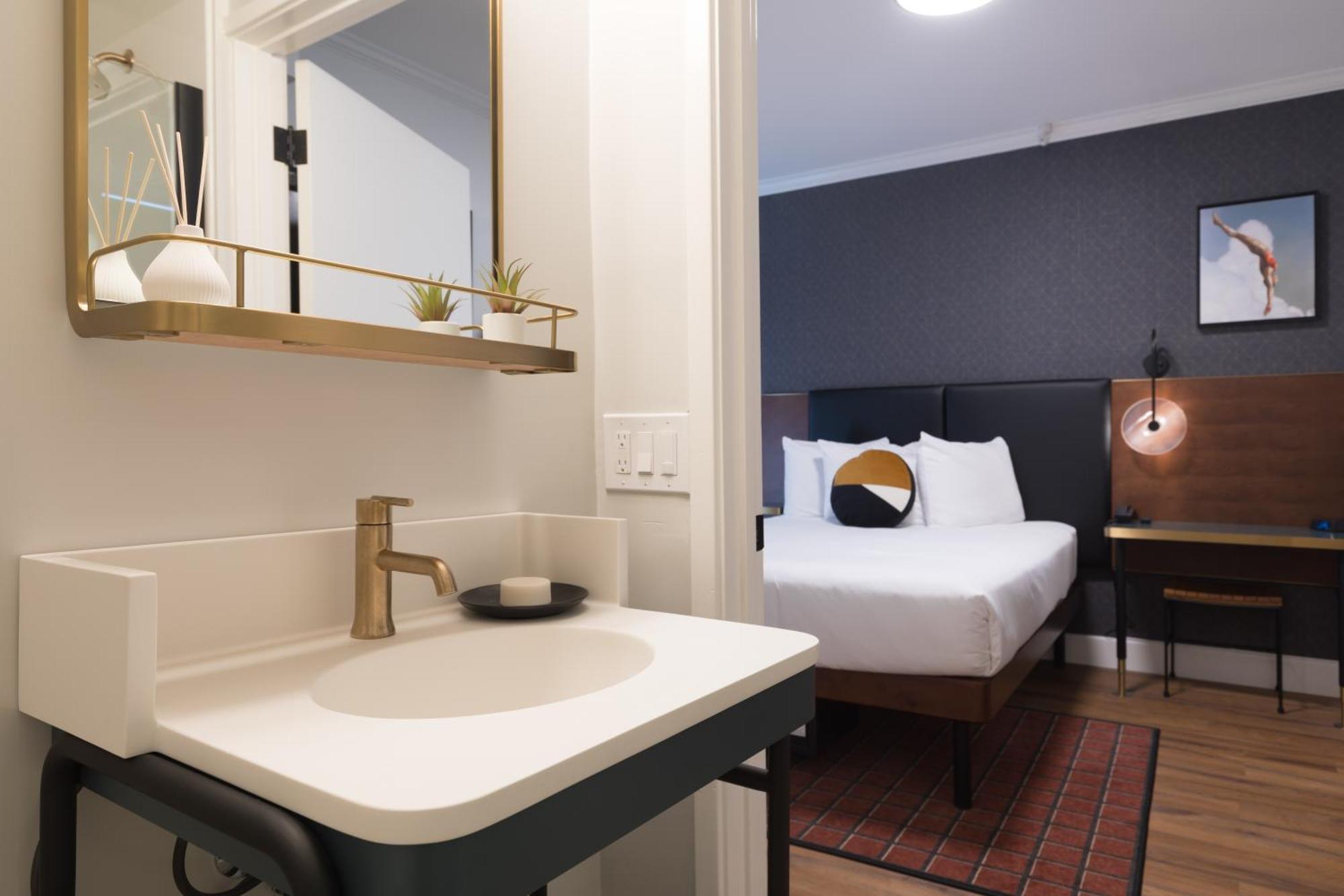 Zimmer Modern mit Queensize-Bett