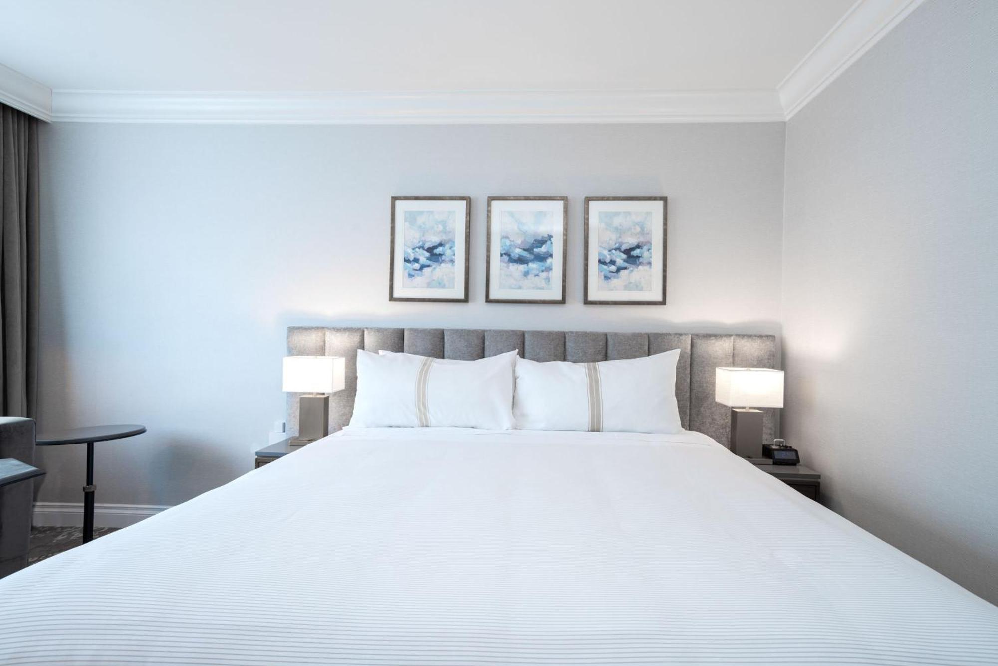 Deluxe Room, 1 King Bed