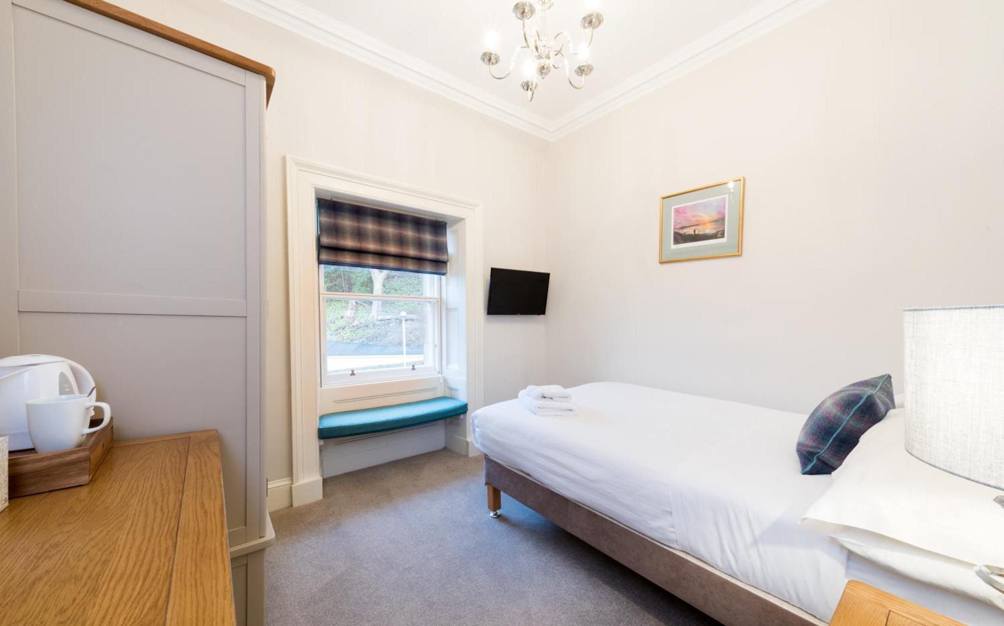 Single room with shared external bathroom
