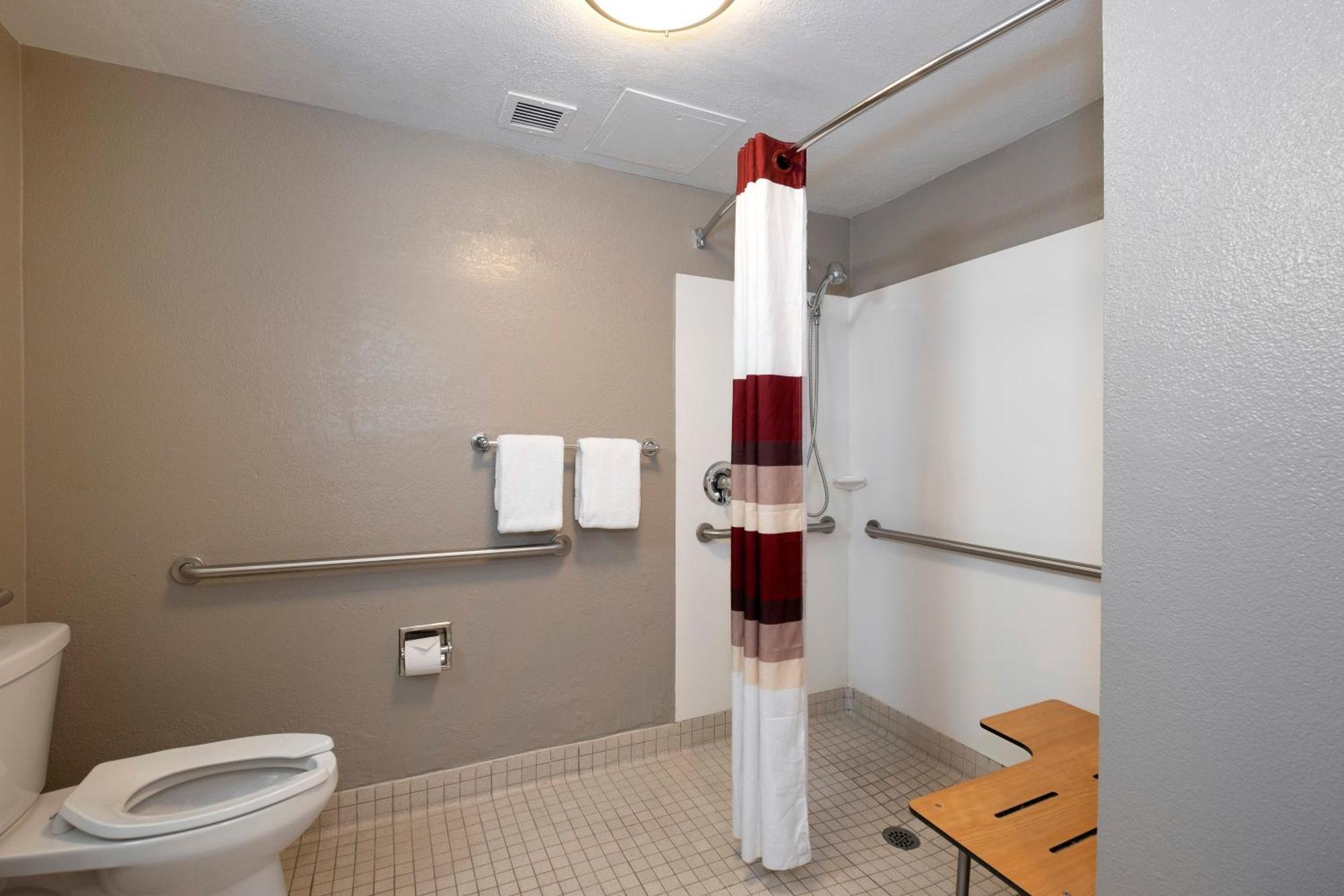 Superior King Room Disability Access Roll-ln Shower Smoke Free