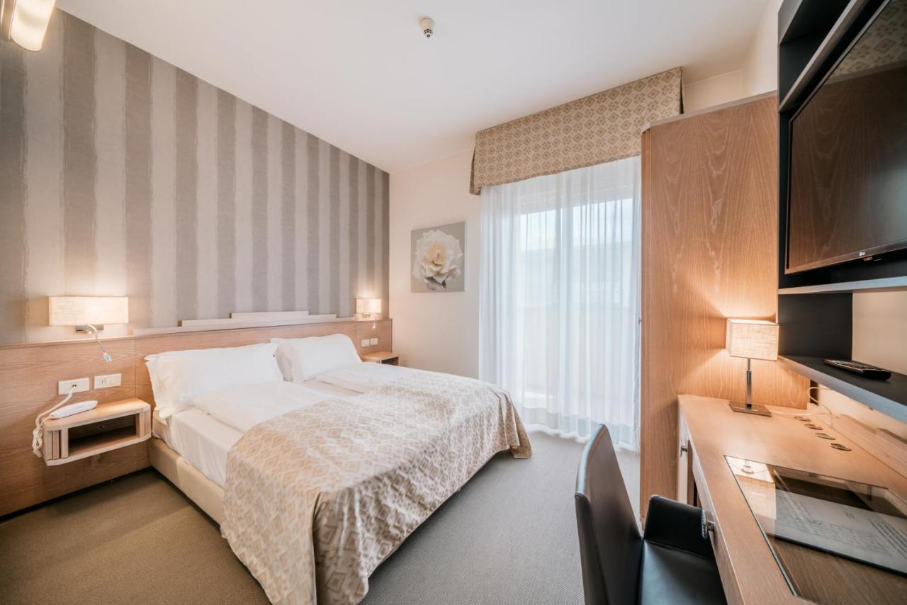 Double Room,1226109689:JPEG