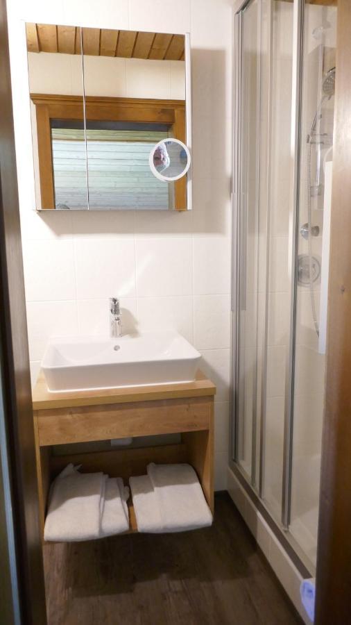 Kleines Zweibettzimmer