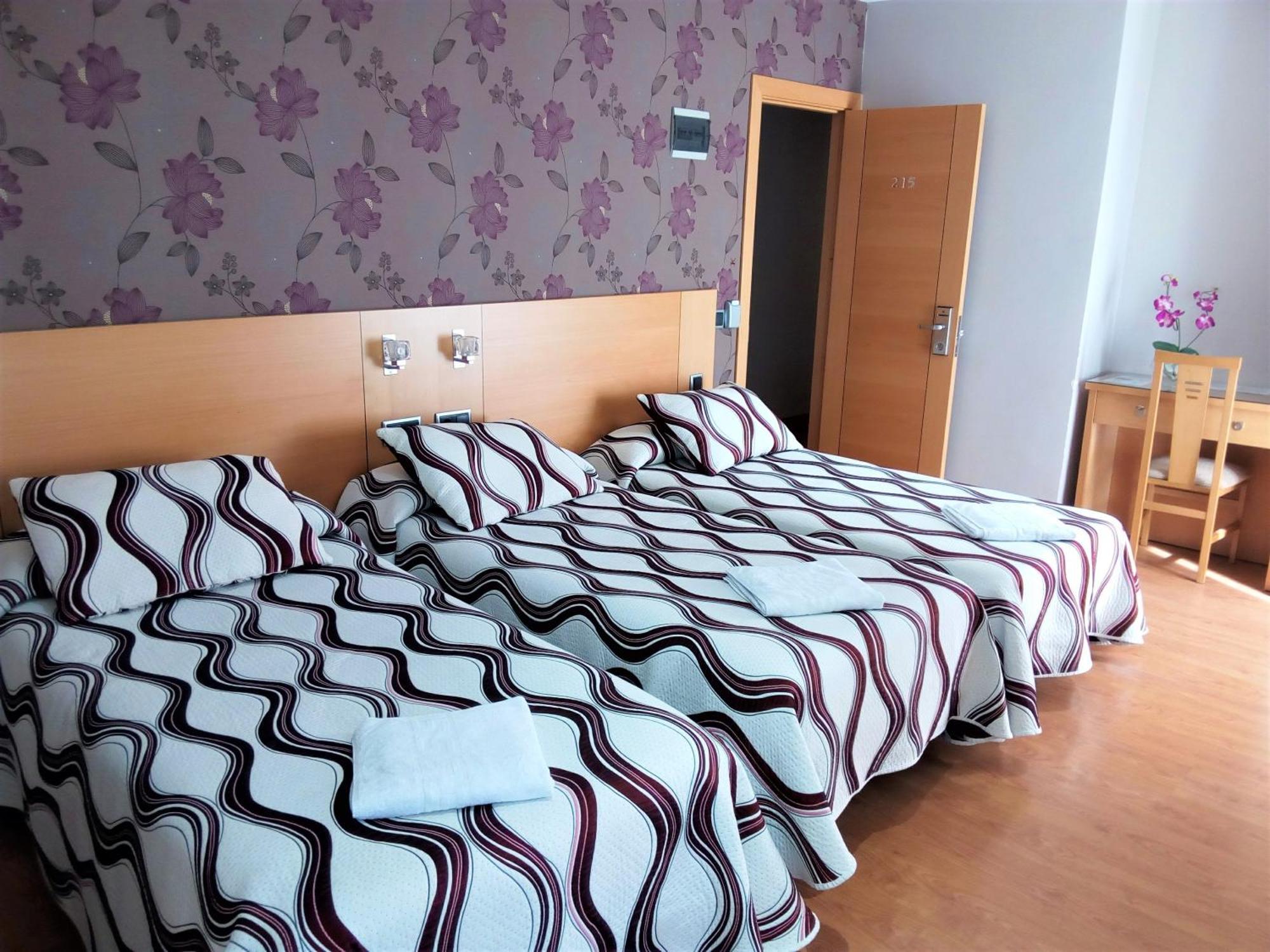 Double Room with Extra Bed (3 Adults),1272603649:JPEG