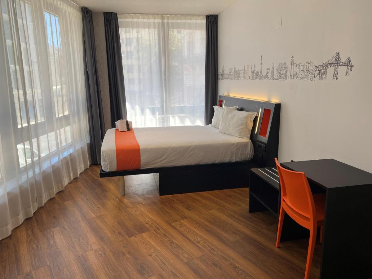Chambre Double - Accessible aux Personnes à Mobilité Réduite