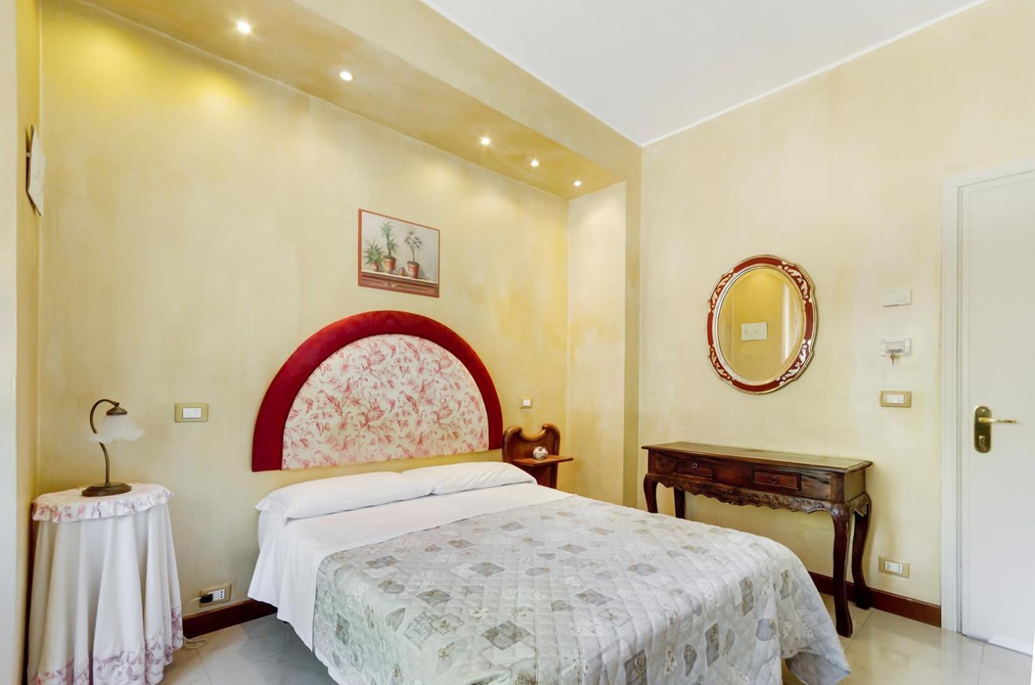 Single Room,665961186:JPEG