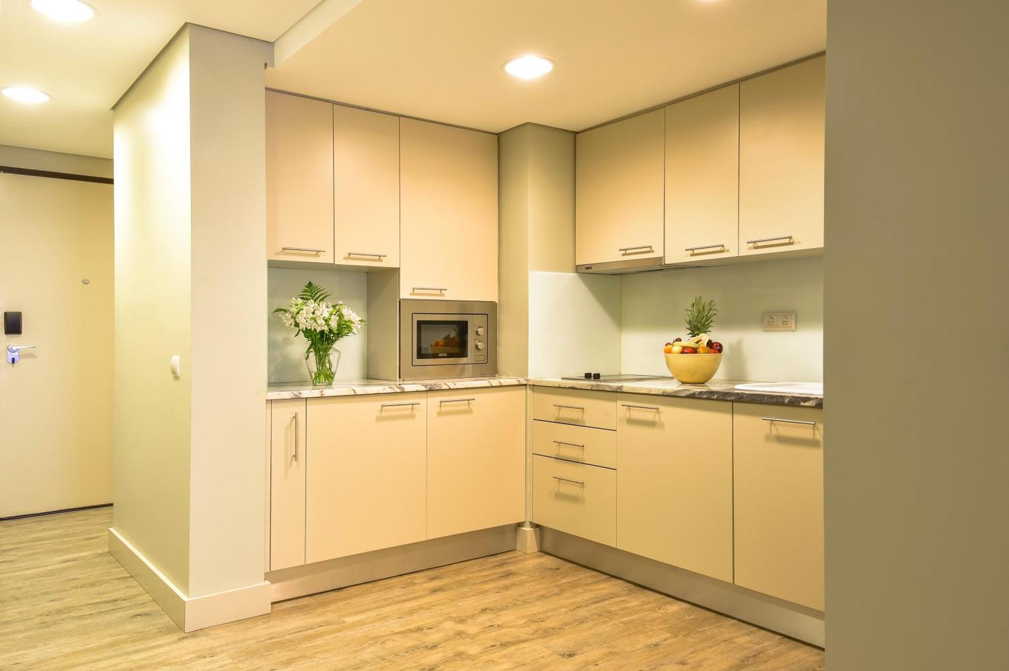 Premium Apartment mit 2 Schlafzimmern, Balkon und Poolblick