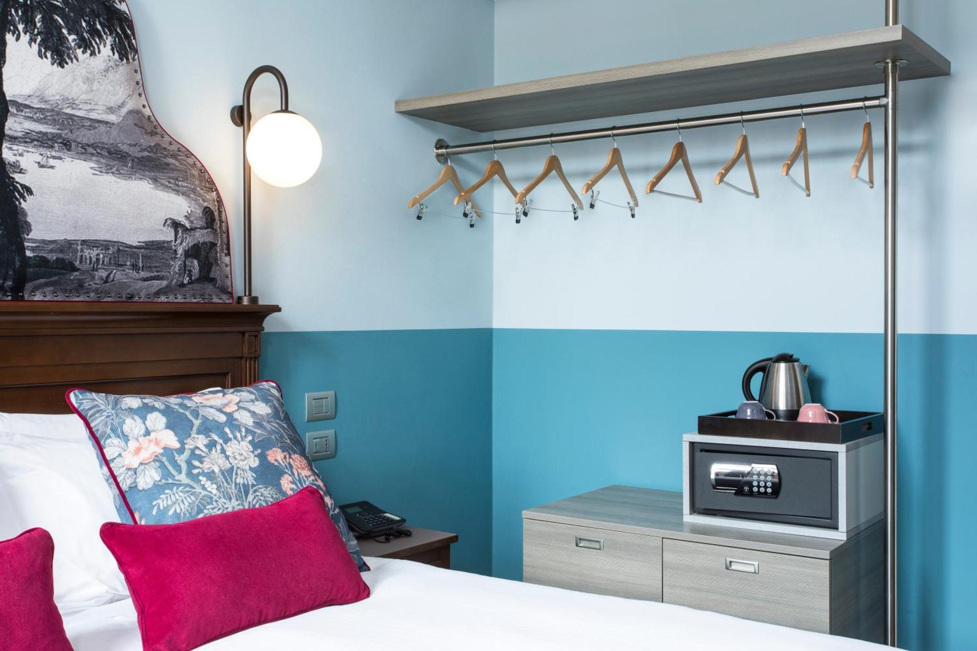 Quarto Standard com Cama Queen-size e Varanda