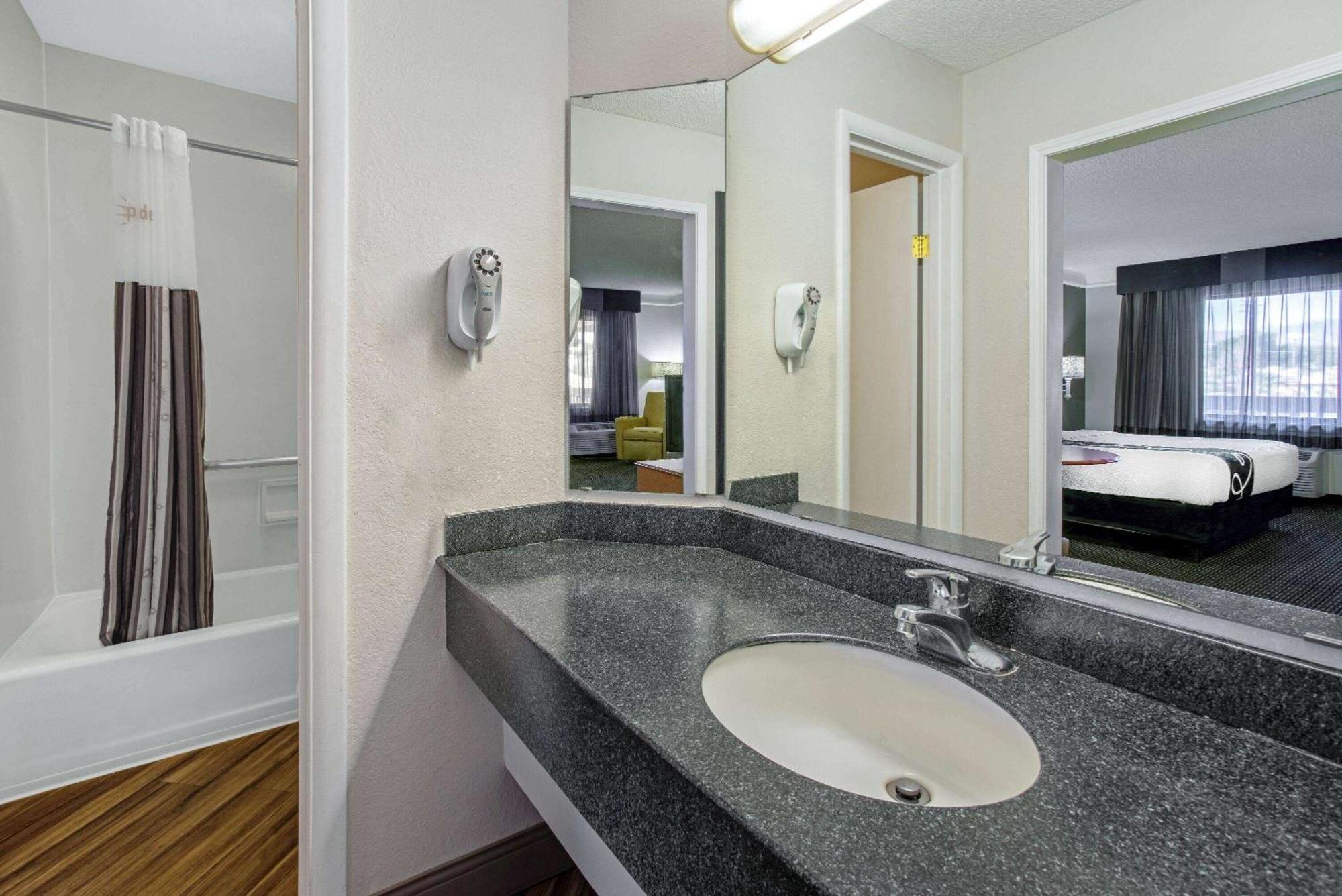 Double Room with Two Double Beds - Non Smoking 