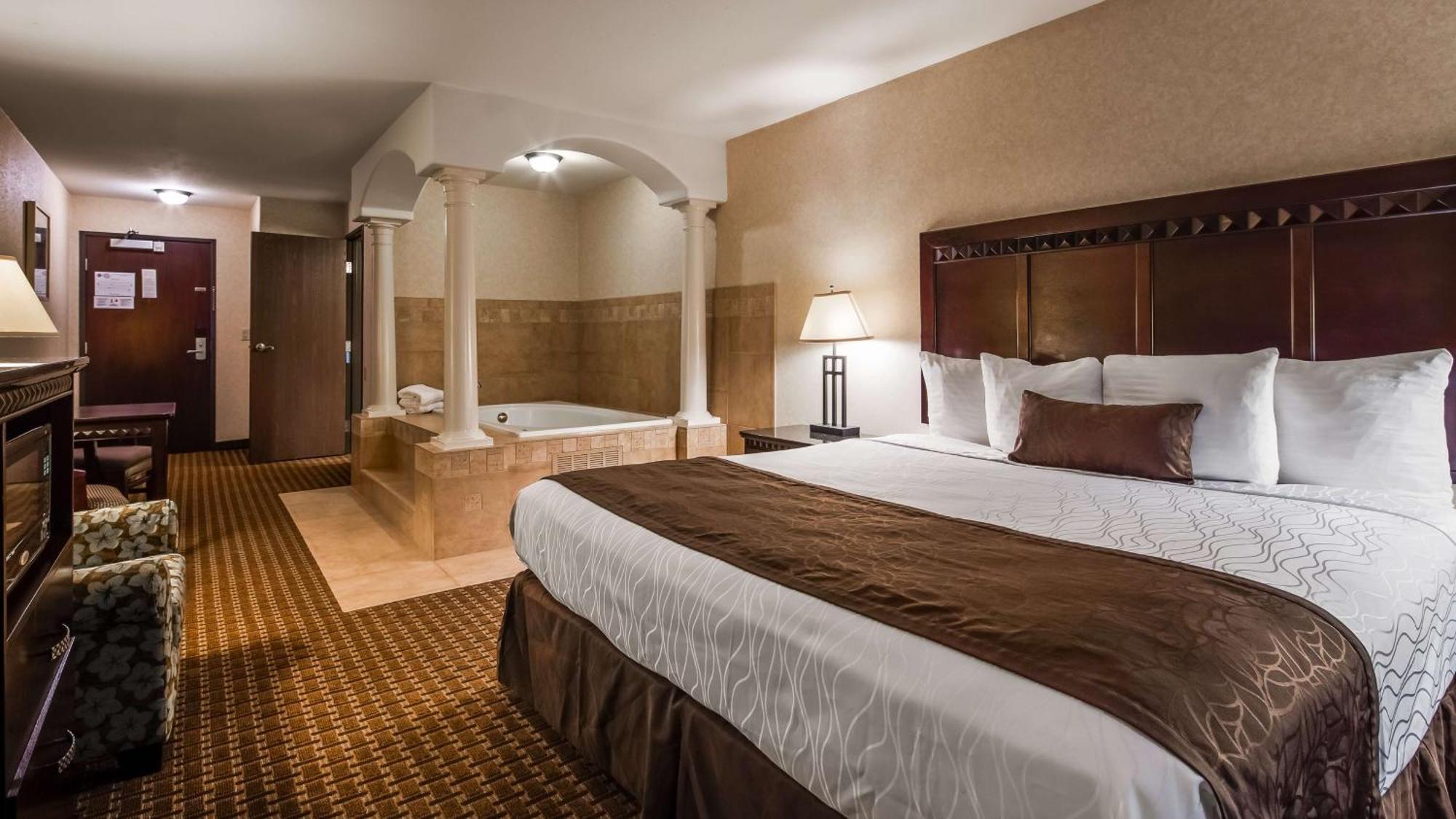 King Suite with Hot Tub - Non-Smoking
