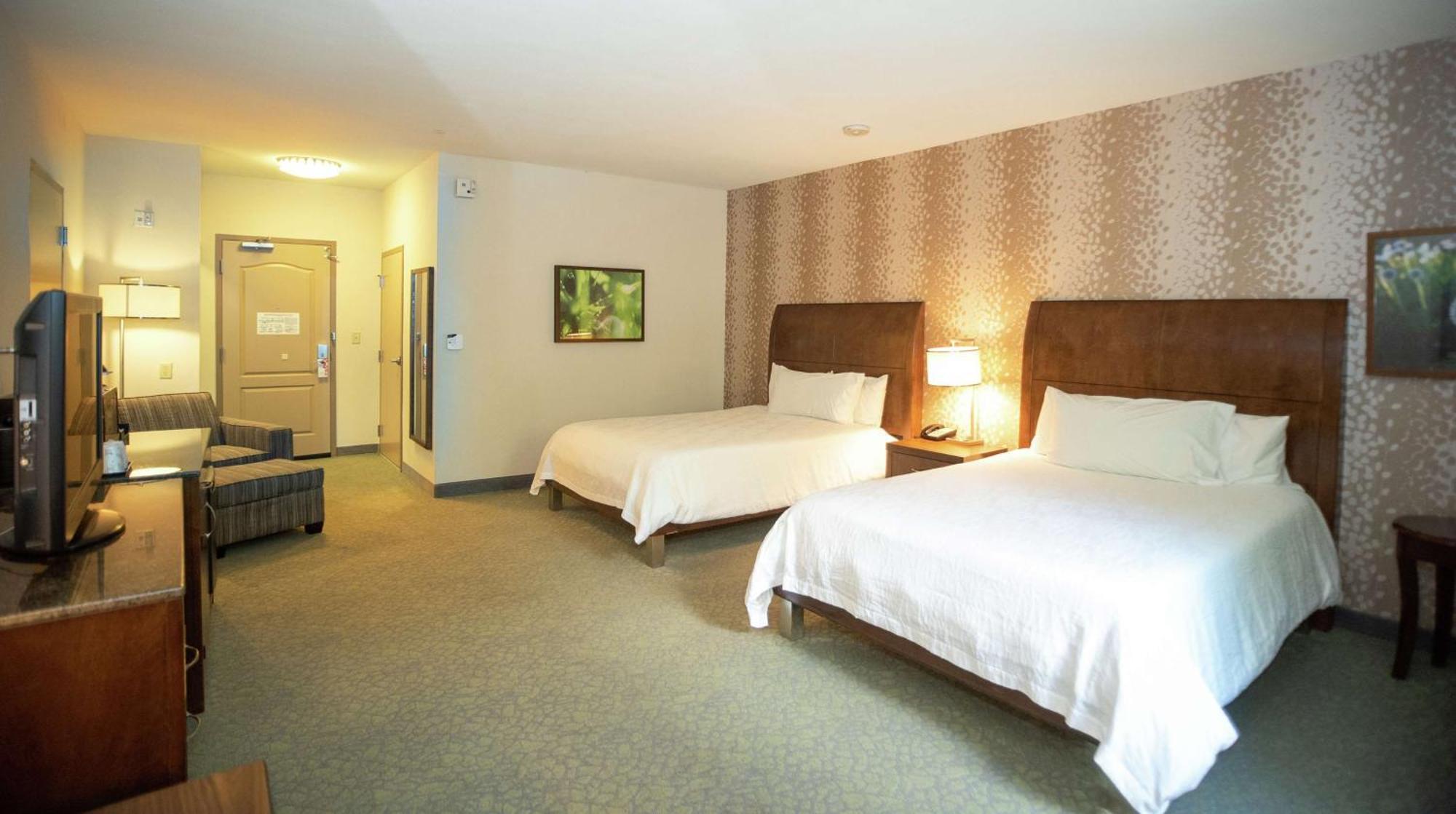 Queen Room with Two Queen Beds and Accessible Tub - Mobility Access