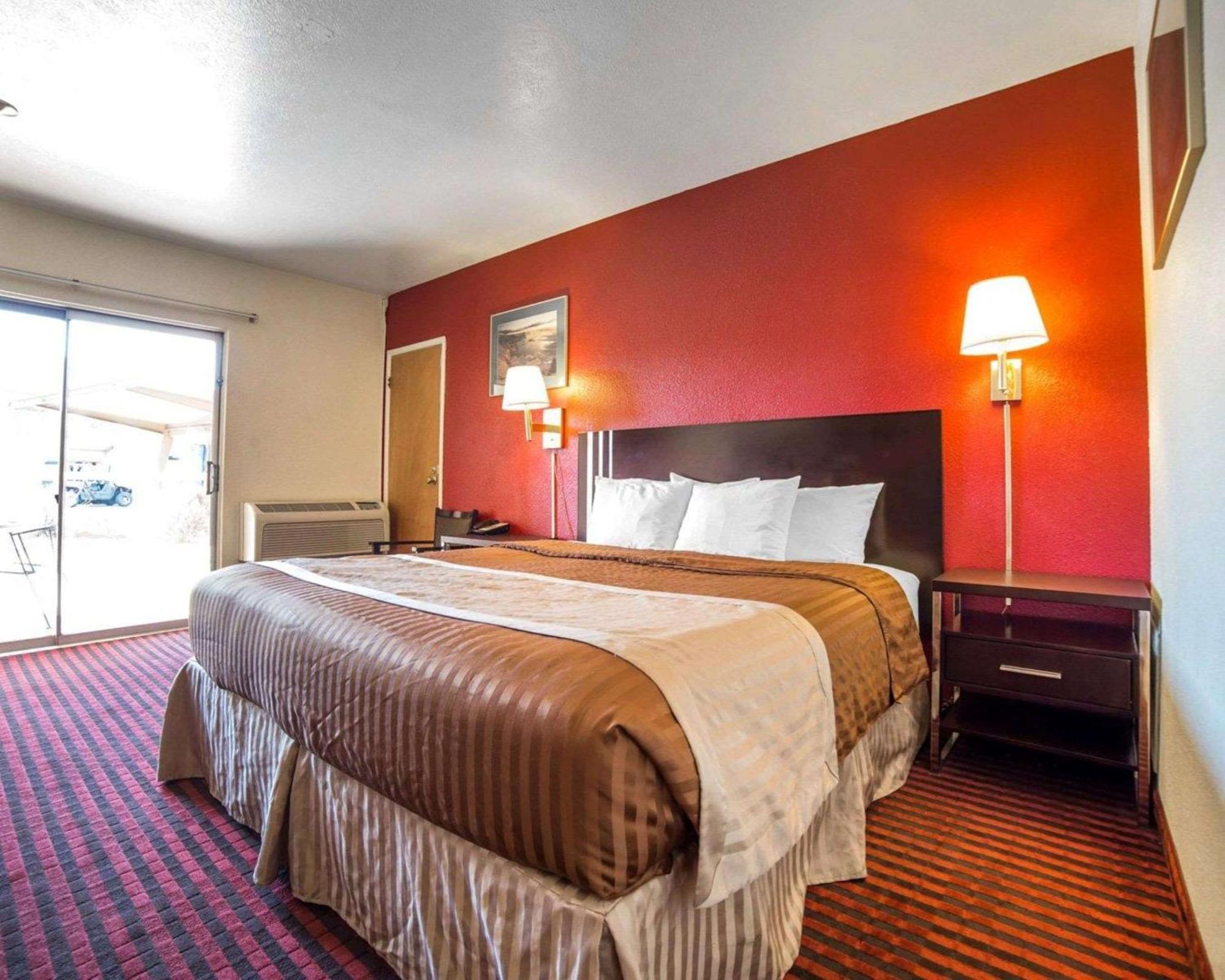 Chambre Lit Queen-Size Accessible aux Personnes à Mobilité Réduite - Non-Fumeurs