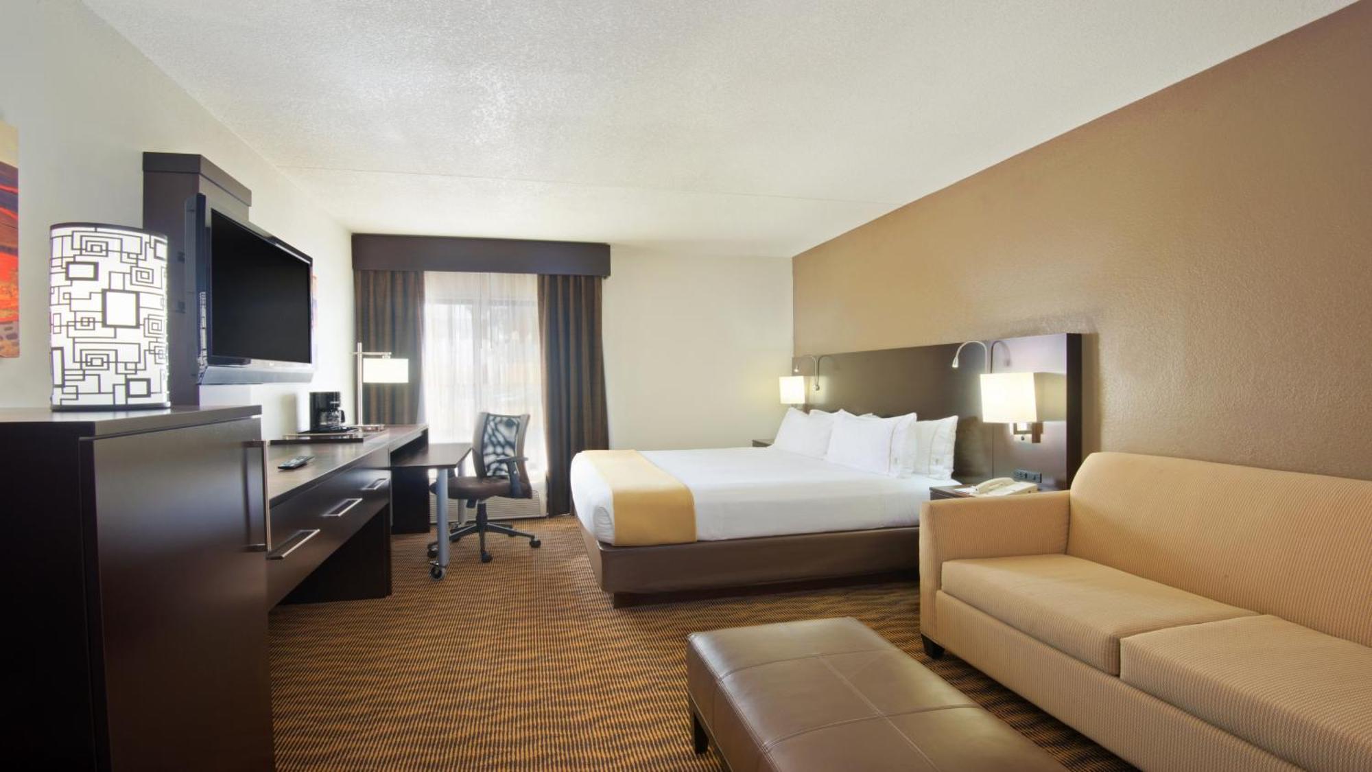 King Room with Roll-In Shower - Disability Access