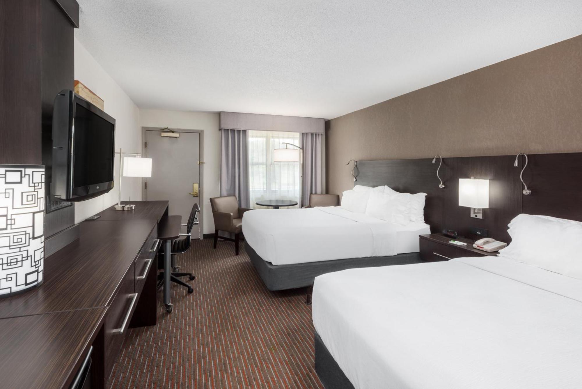 Room with Two Beds - Hearing Accessible - Non-Smoking