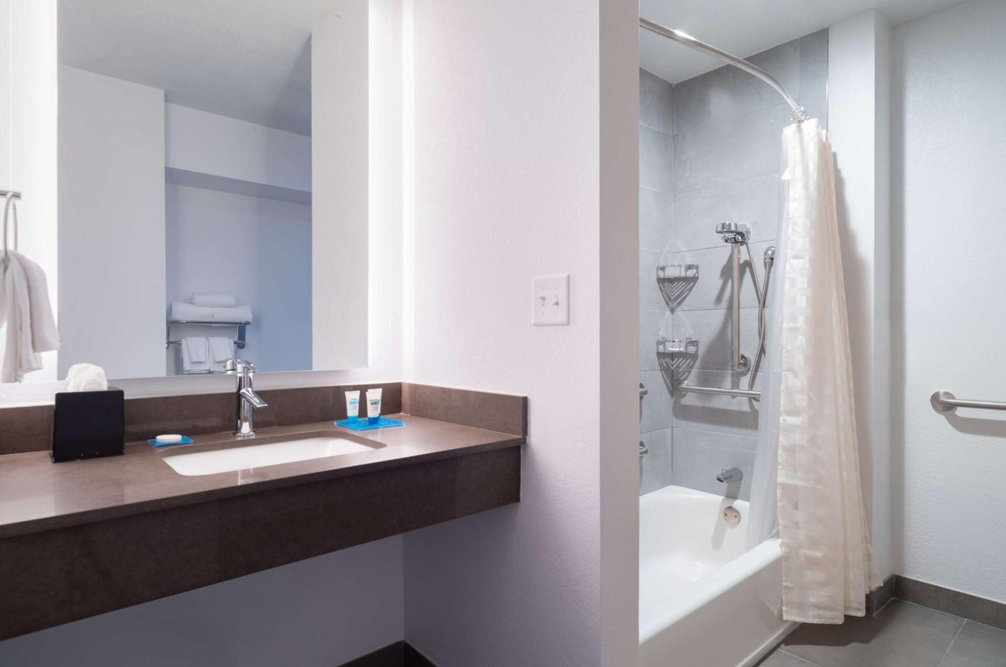 Queen Room Accessible Tub Disability Access