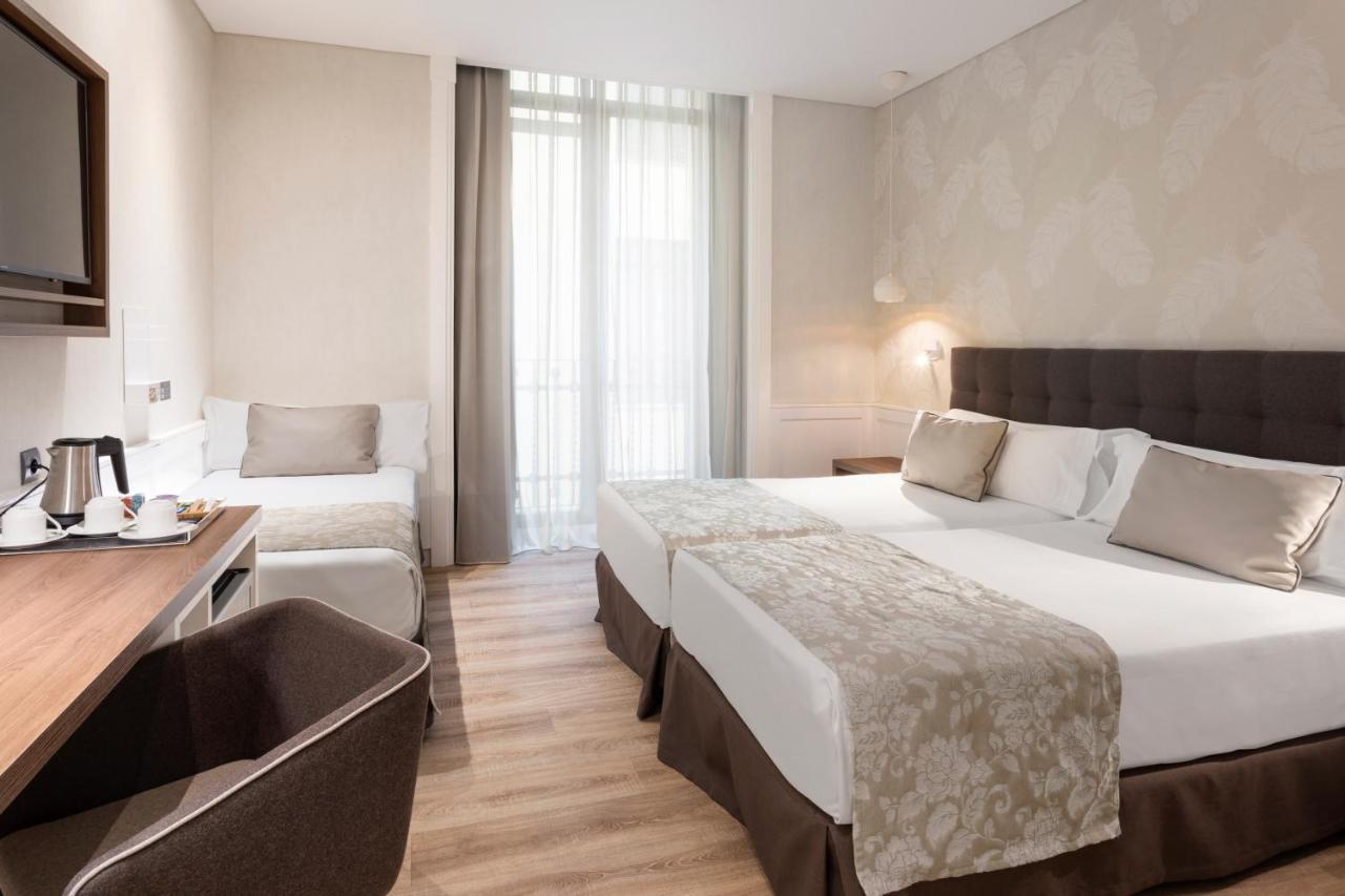 Quarto Triplo (2 Adultos + 1 Criança)