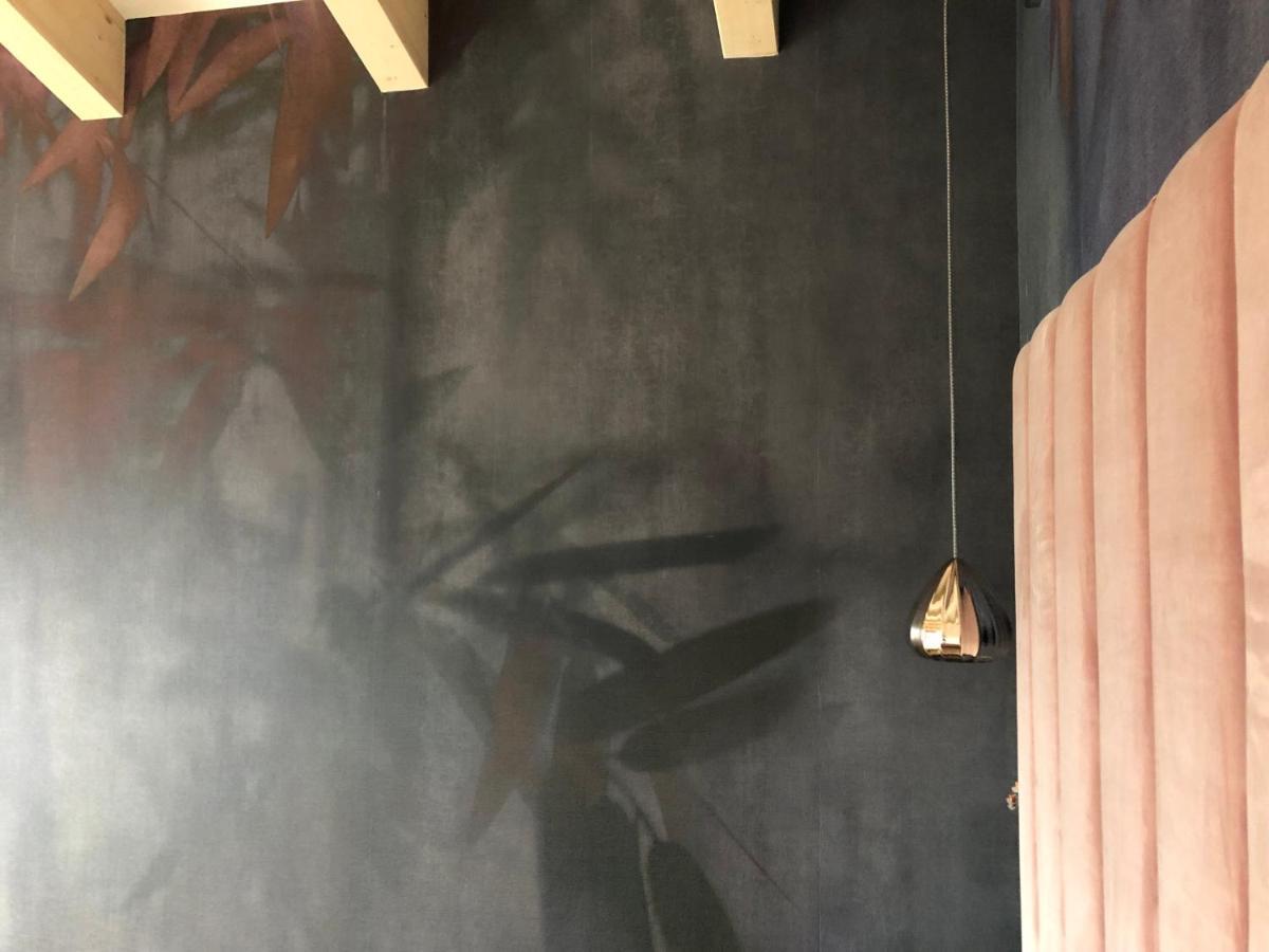 Suite with Hot Tub,1296330535:JPEG