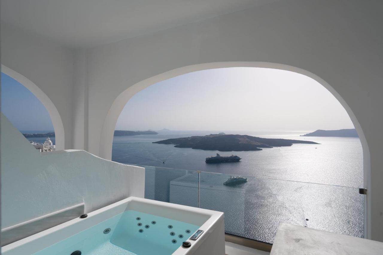 Matter Suite Outdoor Hot Tub and Caldera View