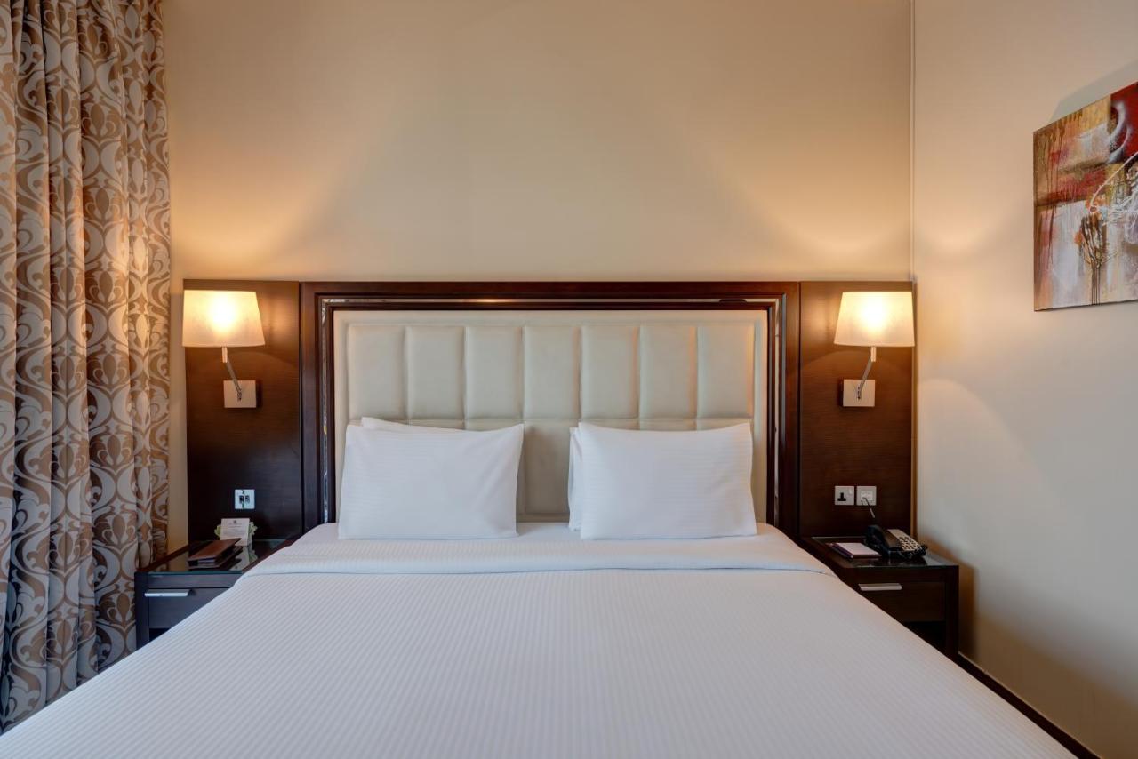 Superior Zimmer mit Kingsize-Bett und Stadtblick