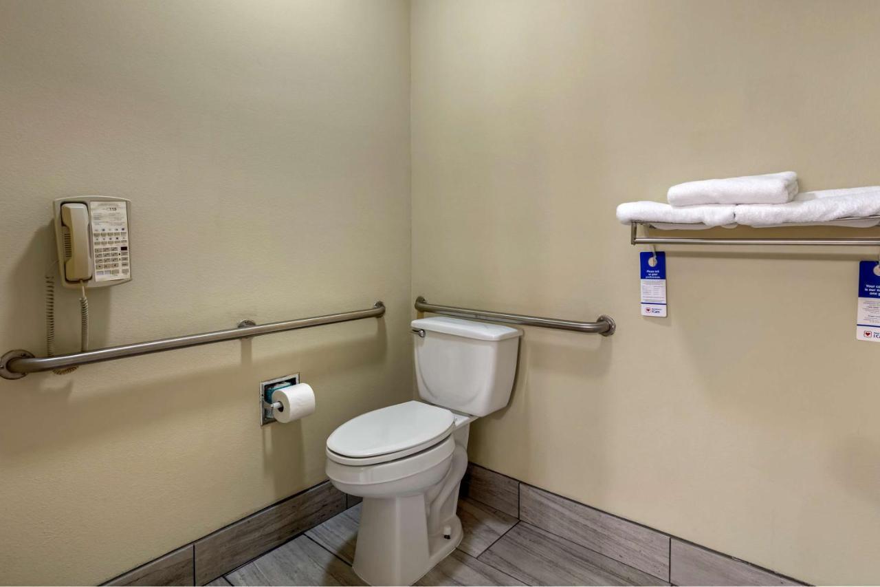 King Room with Roll-in Shower - Disability Access/Non-Smoking