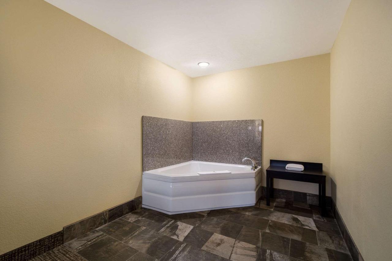 King Suite with Spa Bath - Non-Smoking