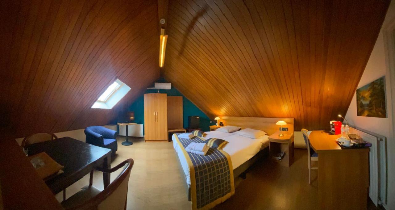 Grote Kamer met 2 Bedden