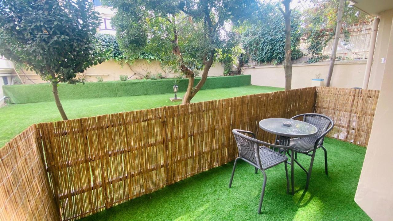 Deluxe Two-Bedroom Apartment Garden