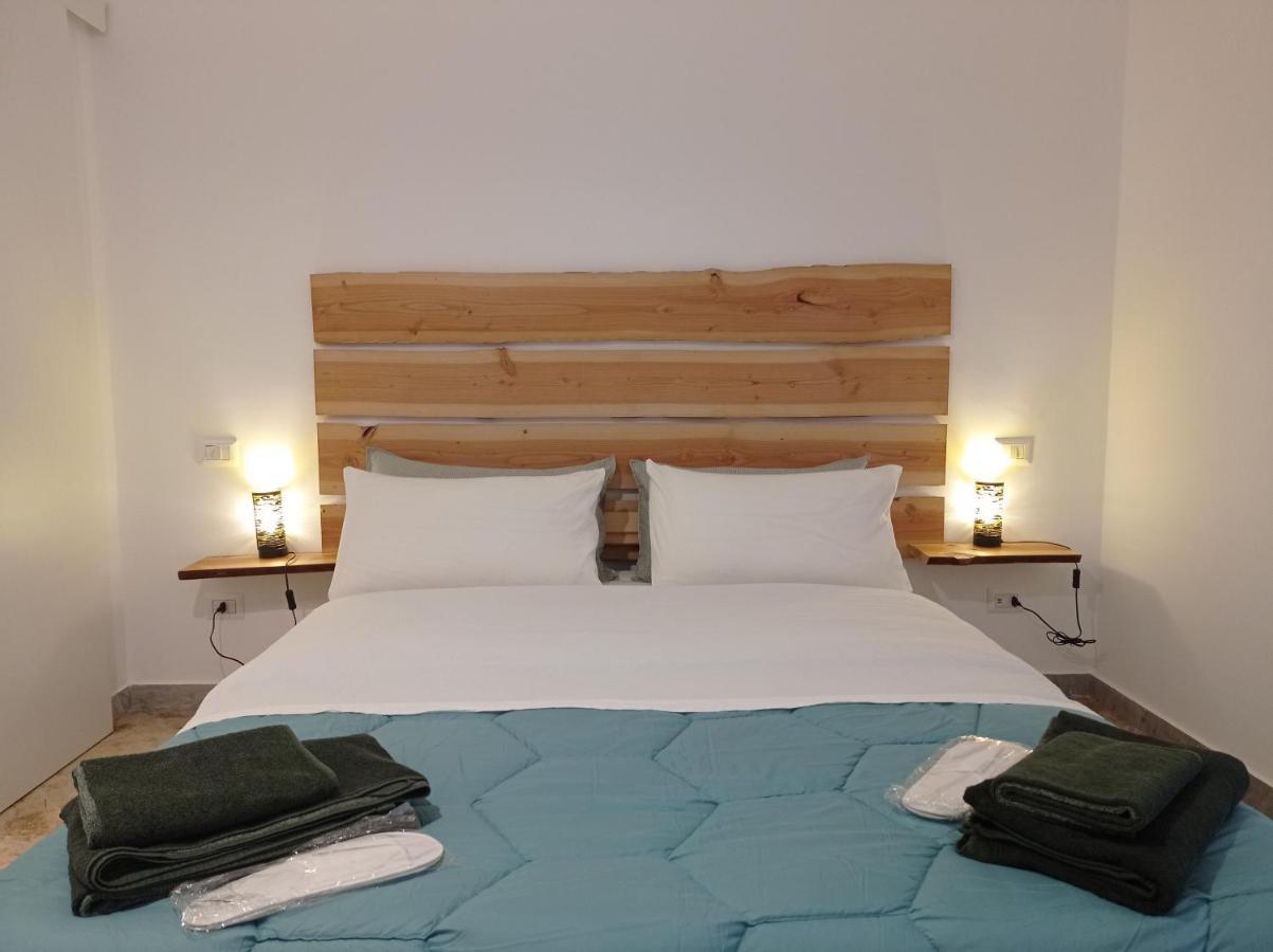 Quarto com Cama de Casal ou 2 de Solteiro