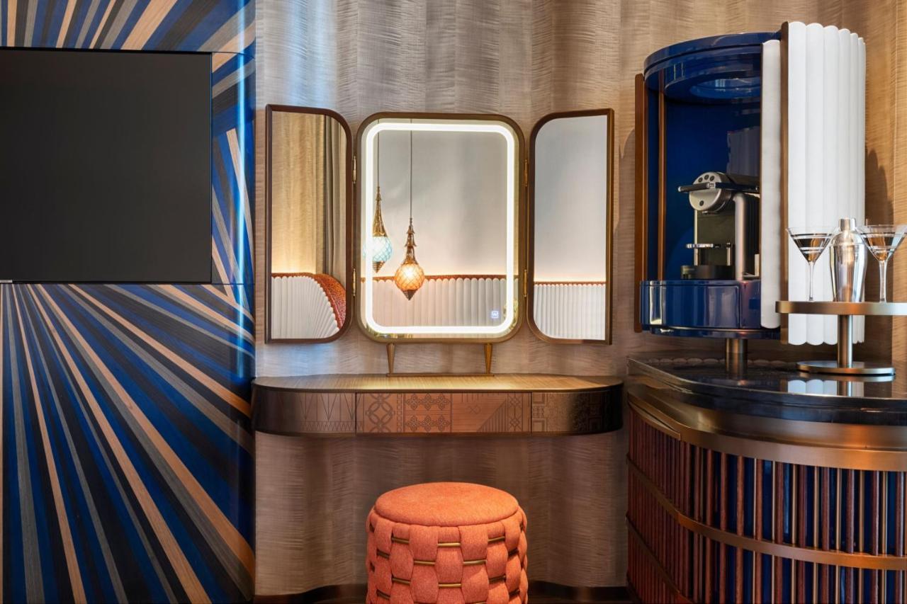 Luxe Kamer met kingsize bed, uitzicht op de haven en balkon